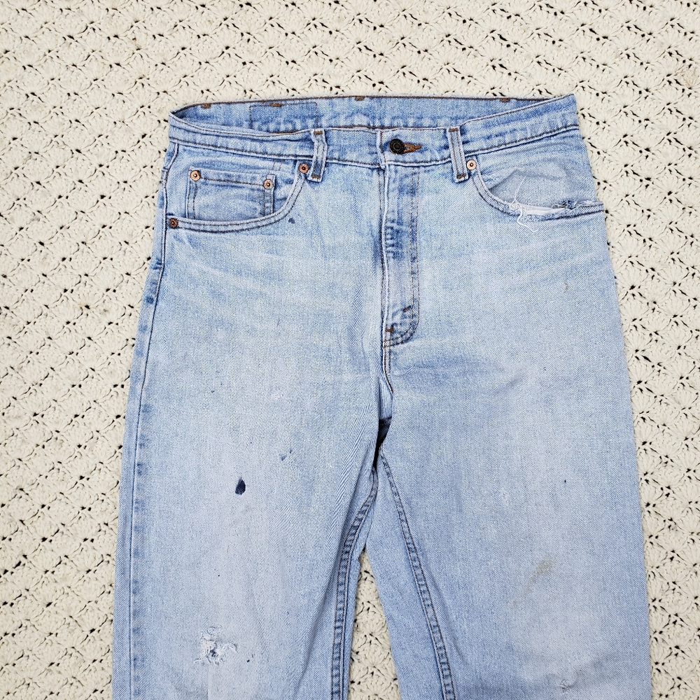 Vintage Levis 550 Relaxed Fit Straight Leg Distressed Light Wash Denim Jeans